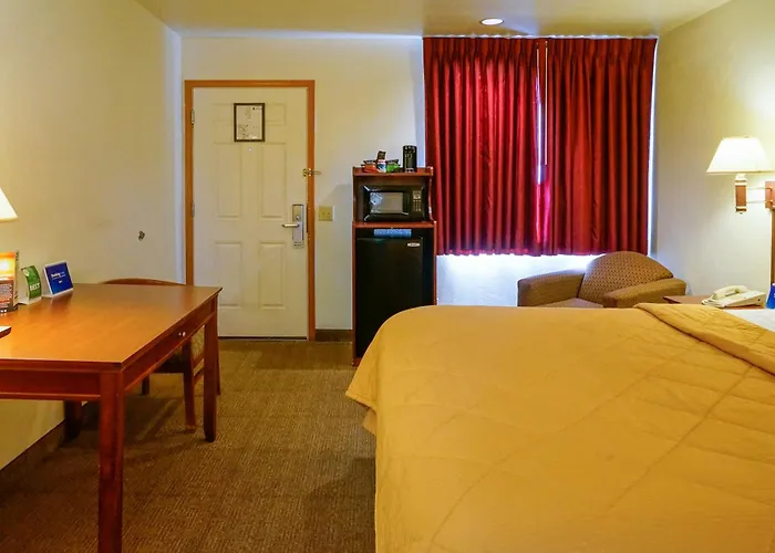Lamplighter Inn & Suites