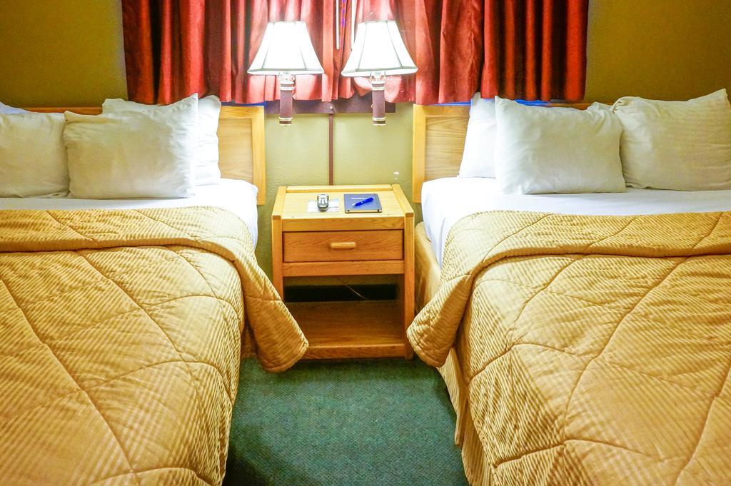 Lamplighter & Hotel 3*